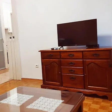 Karla Apartment Split
