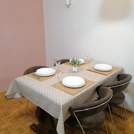 Karla Apartment Split